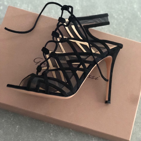 Brand new Adria pumps! Fit for size 6.5 or 7! - Picture 3 of 4